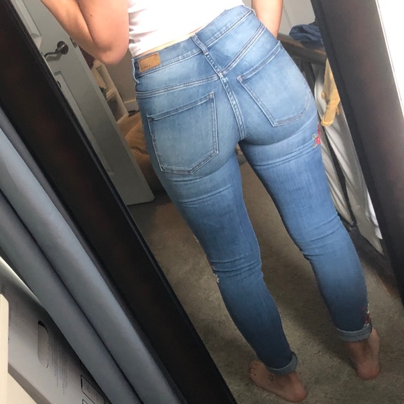 Express Embroidered Jeans - Picture 3 of 3